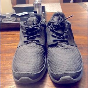 Nike Roshe Run Woven ‘Black/Anthracite-Volt’